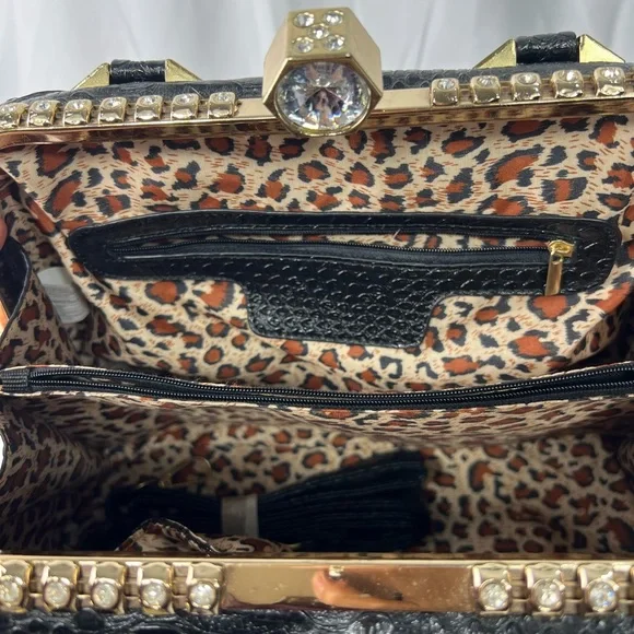 Elegant Black and White Women's Handbag Unbranded - Picture 5 of 11